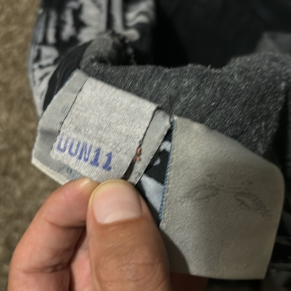 Robin’s Jeans - Picture 6 of 6